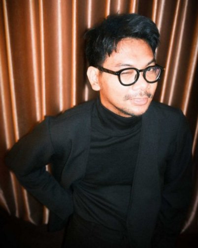 Adzka Rilis Debut Single “Jangan Kesal Lagi Hari Ini”, Kisah Permintaan Maaf yang Disampaikan dengan Cara Jenaka!