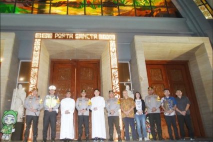 Pastikan Ibadah Aman, Kapolda Metro Jaya Tinjau Pengamanan Gereja di Kelapa Gading