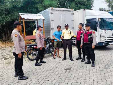 Patroli Jalan Kaki, Polsek Pademangan Perkuat Keamanan di Ruko Permata Ancol