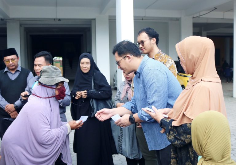 Andi Surya dan Keluarga Tunaikan Zakat Mal Kepada Ribuan Mustahik di UMITRA