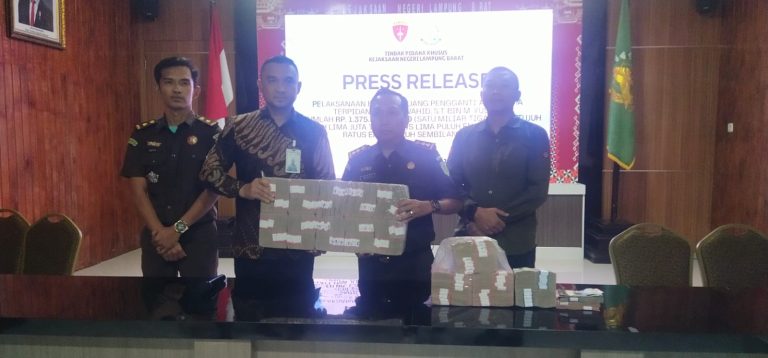 KASUS KORUPSI JALAN PEKON BAMBANG–BATU BULAN: NEGARA RUGI MILIARAN, KEJARI LAMPUNG BARAT AMANKAN UANG PENGGANTI