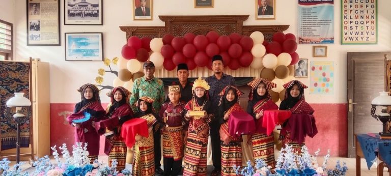 Berbekal Akhlak dan Prestasi, SDN Batu Kebayan Sukses Gelar Acara Perpisahan Kelas VI