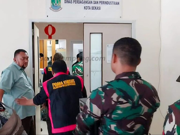 Lebih Dari Enam Jam, Kejari Kota Bekasi Geledah Ruang Kabid Pasar