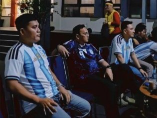 Kapolres Metro Jakarta Utara Nobar Piala Dunia 2026 Bersama Warga di Kelapa Gading, Pererat Sinergi Jaga Kamtibmas