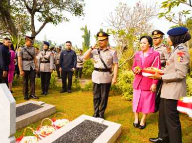 Menghormati Jasa, Melanjutkan Pengabdian: Wakapolri Pimpin Ziarah Nasional Menjelang Hari Bhayangkara ke-80