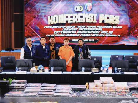 Polri Tangkap Buronan Interpol Beijing, Tegaskan Komitmen Berantas Kejahatan Transnasional