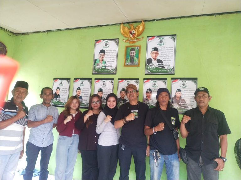 Mahasiswa FIKOM Universitas Mercu Buana Silaturahmi ke Sekretariat FBR 227 Kalong Rasela untuk Analisis Organisasi Kemasyarakatan