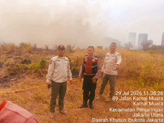 Lahan Kosong di Belakang Pabrik Balon Kamal Muara Terbakar, Api Padam dalam Dua Jam
