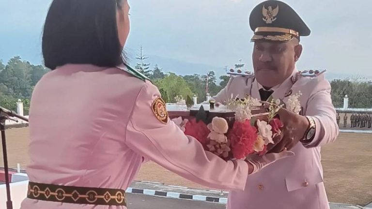 Jadi Irup pada Upacara Penurunan Bendera, Wabup Nyatakan jadi Rangkaian Akhir Peringatan HUT Kemerdekaan RI di SBB