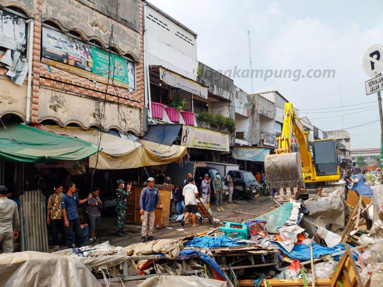 Kembalikan Fungsi Jalan M Yamin, Pemkot Bekasi Tertibkan Ratusan PKL