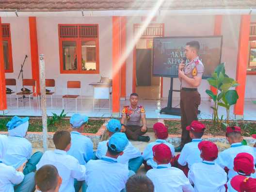 Polri Kerahkan 372 Taruna Akpol Dampingi Siswa di 73 Sekolah Rakyat Bersama Taruna Akademi TNI