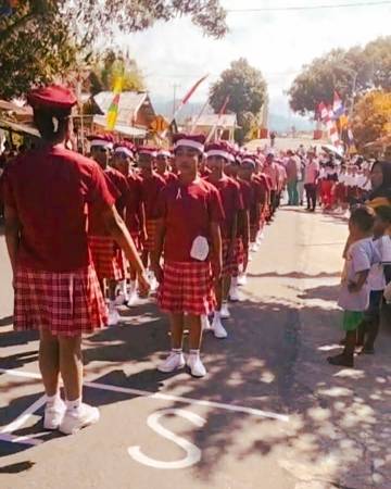 Camat Taniwel Lepas Lomba Baris Indah, Menyongsong HUT RI ke-81