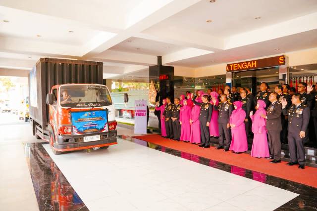 Polda Jateng Kirim 10 Truk Bantuan dan Tim Medis untuk Korban Gempa NTT