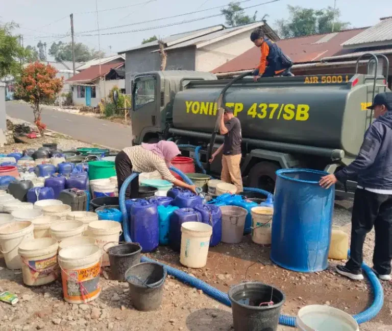 Atasi Krisis Air Bersih Akibat Kemarau, Yonif 437 Pemalang Kirim Bantuan Air ke Desa Pagenteran dan Sekitarnya