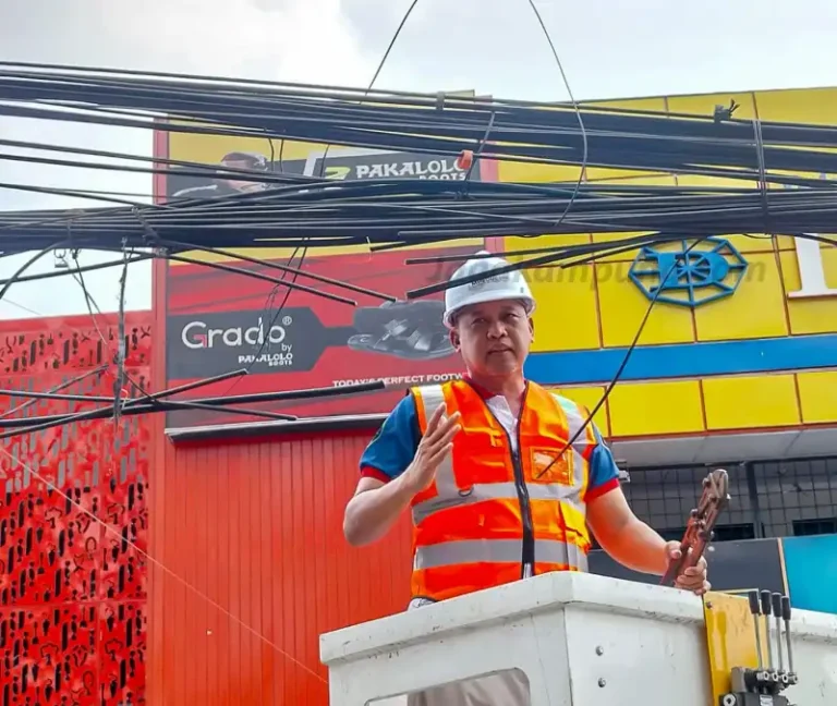 Potong Kabel Semrawut, Wali Kota Bekasi Targetkan Penataan 3 Tahun