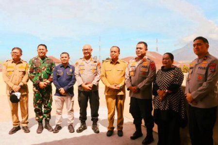 Gunung Sinabung Berstatus Siaga, 176 Personel Polri Dikerahkan untuk Layani dan Lindungi Masyarakat