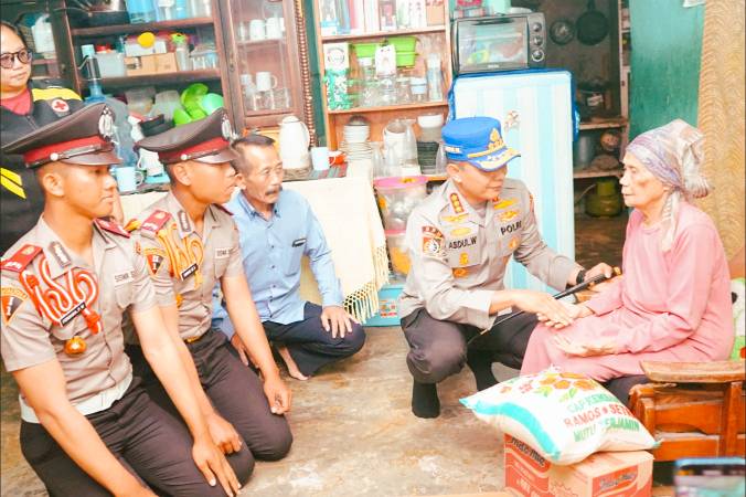 Wujudkan Polri Sebagai Sosok yang Melayani, SPN Polda Metro Jaya Libatkan Siswa Diktuk Dalam Aksi Peduli Warga Sekitar