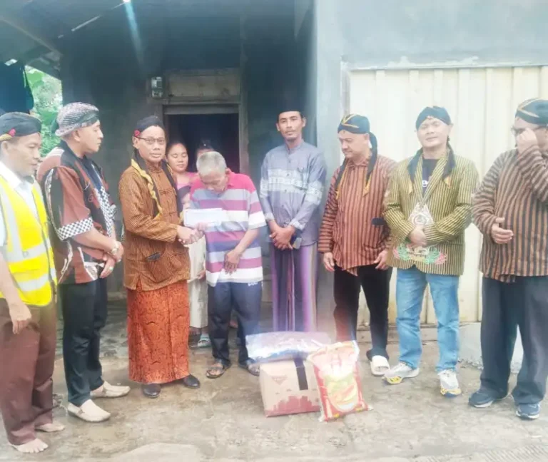 Memperingati Hari Sumpah Pemuda Ke-98 Tahun, Pujakesuma Lambar Baksos Korban Kebakaran Di Bahway