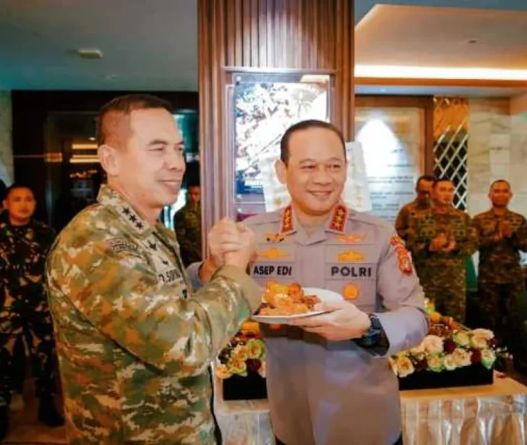 Kapolda Metro Jaya Hadiri Syukuran HUT TNI di Makodam Jaya