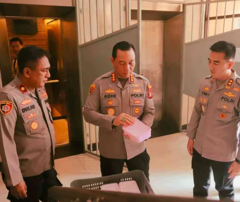Kapolres Metro Jakarta Utara Cek Ruang Tahanan, Pastikan Keamanan dan Kelayakan Makanan